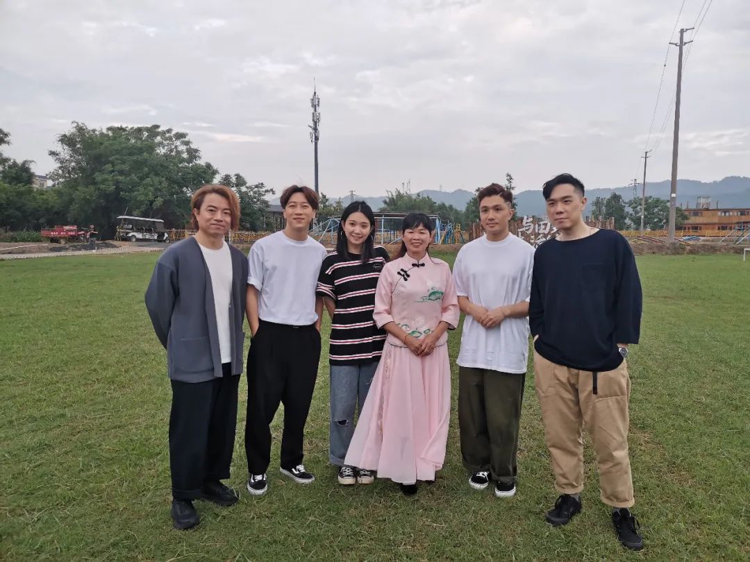 单曲循环推荐观辰无睡意分享熬夜心得吃货本性大爆身材管理秘密