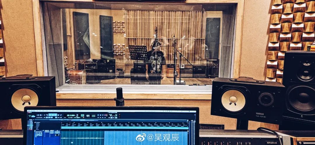 单曲循环推荐观辰无睡意分享熬夜心得吃货本性大爆身材管理秘密