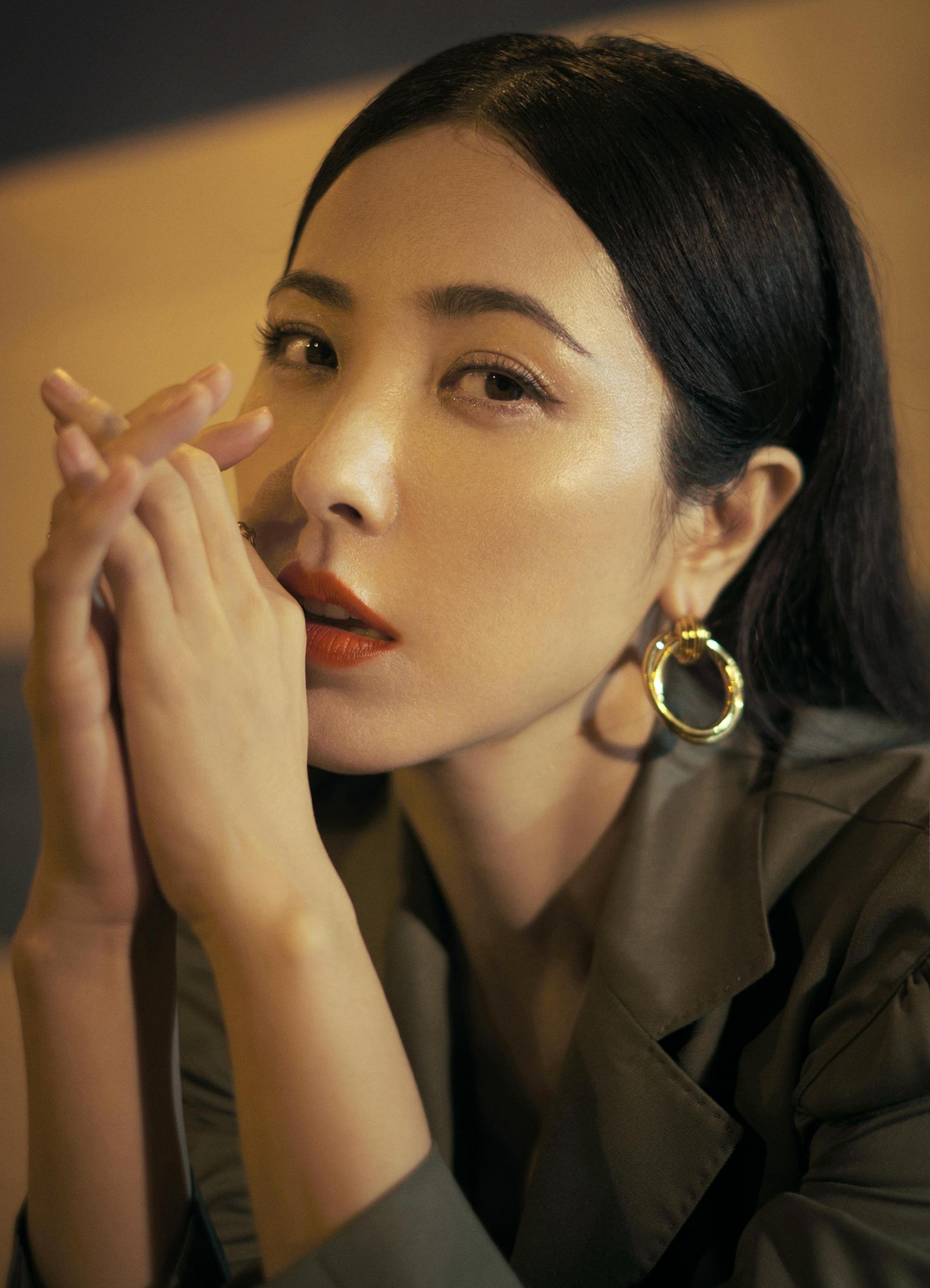 曾黎活在当下别和自己较劲丨人物