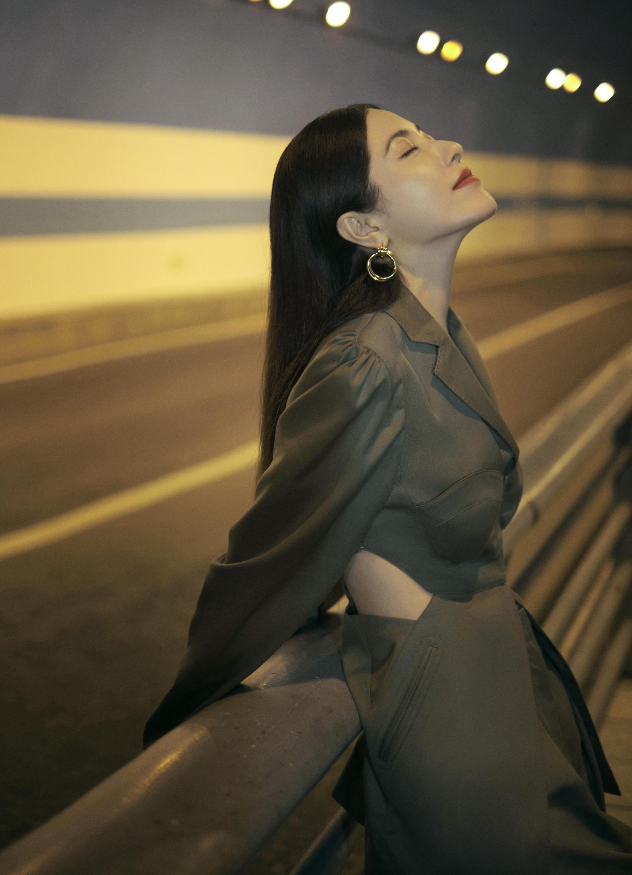 曾黎活在当下别和自己较劲丨人物