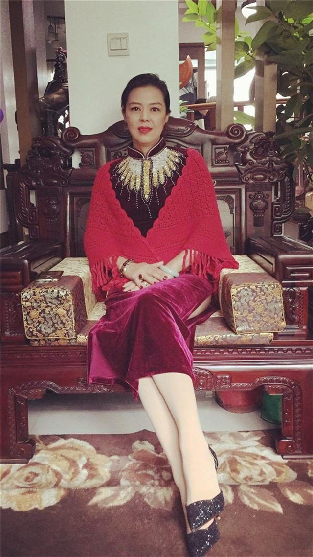 张常宁一家三位美人妈妈像关之琳很有魅力嫂子皮肤白皙像少女