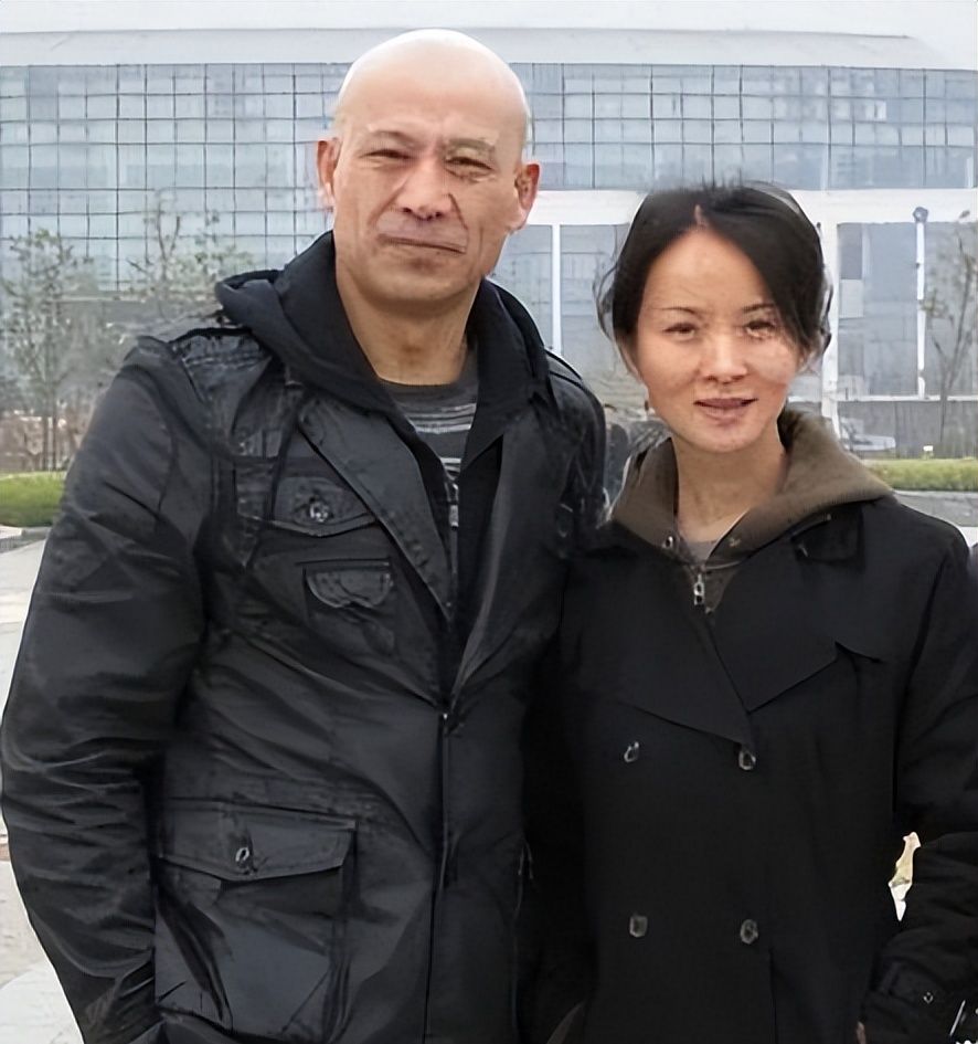 师小红老婆谢兰一场车祸定情婚后生一子日子过得有滋有味