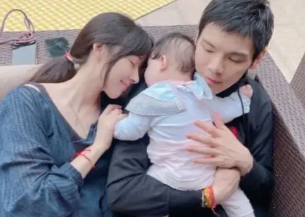 向佐官宣郭碧婷怀二胎,产女不到一年又怀孕,向太为孙子准备厚礼休闲区蓝鸢梦想 - Www.slyday.coM 向佐官宣郭碧婷怀二胎,产女不到一年又怀孕,向太为孙子准备厚礼休闲区蓝鸢梦想 - Www.slyday.coM