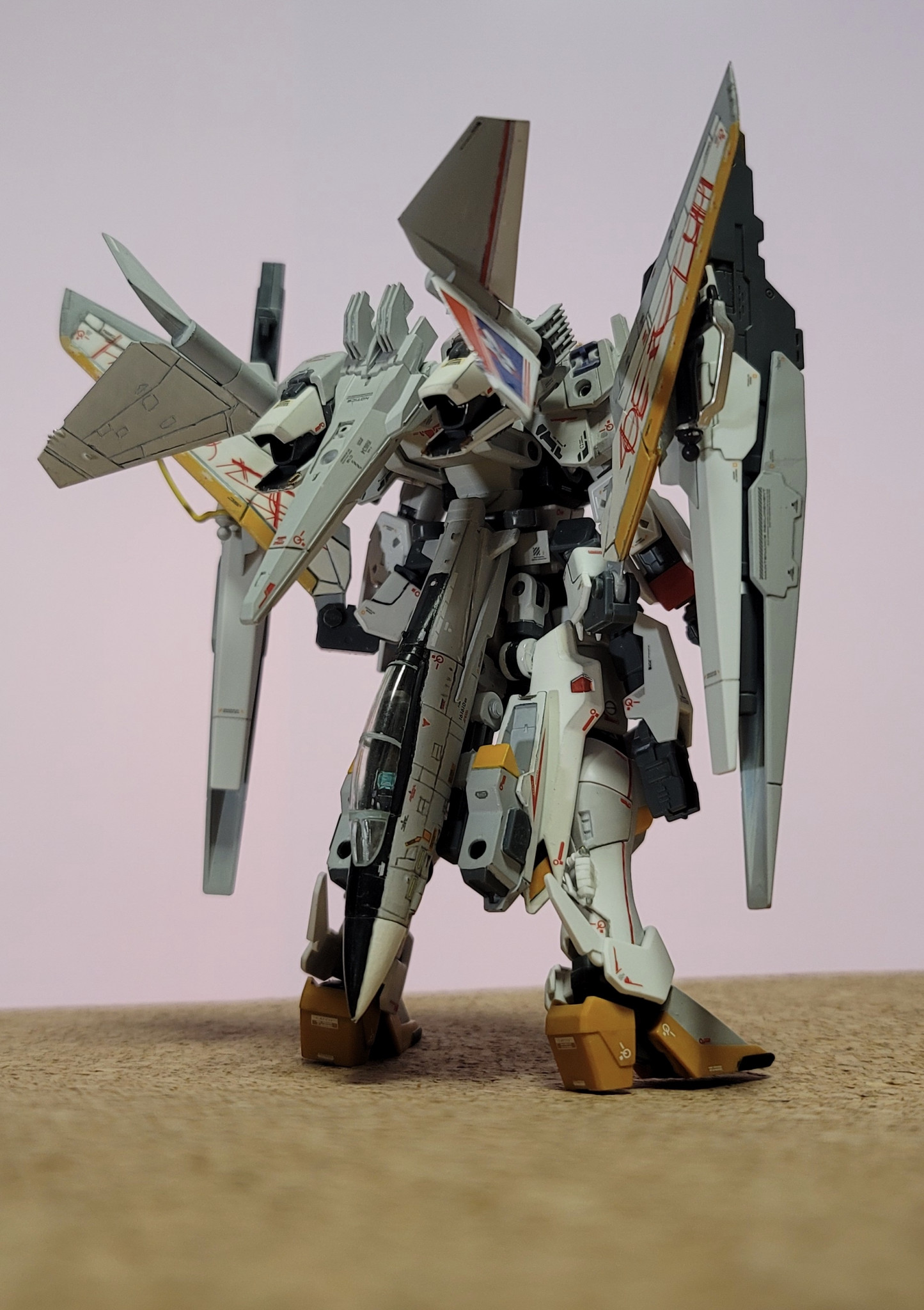 超时空要塞样式海盗高达模型