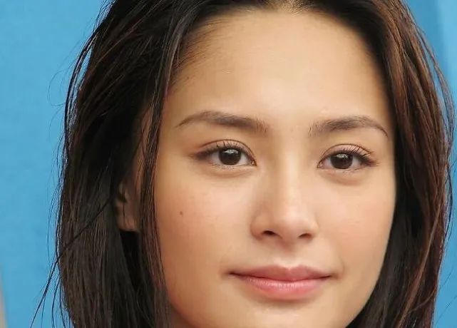 脸上有痣也好看的几位女明星,不仅不影响颜值,反而更具特色__财经头条