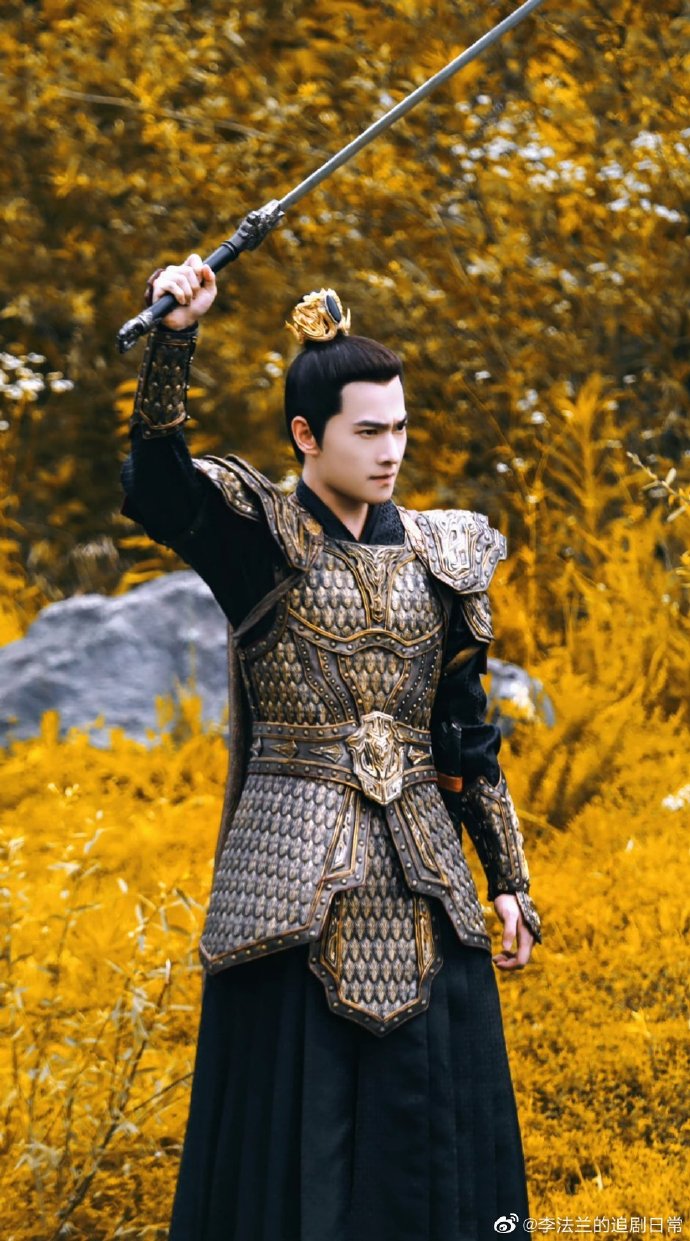 男星盔甲大赏满满的荷尔蒙气息谁是你心中的英勇将军