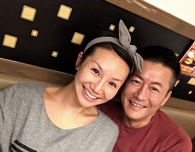 高曙光与富婆妻子庆结婚七周年同框画面好温馨相差17岁无代沟