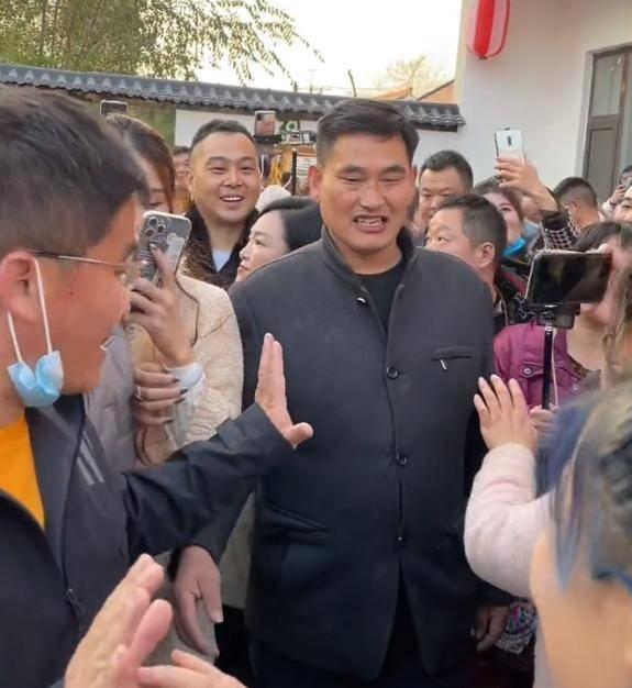 大衣哥儿媳陈萌人设反转？被曝二婚带娃，网友：难怪看得上朱小伟休闲区蓝鸢梦想 - Www.slyday.coM