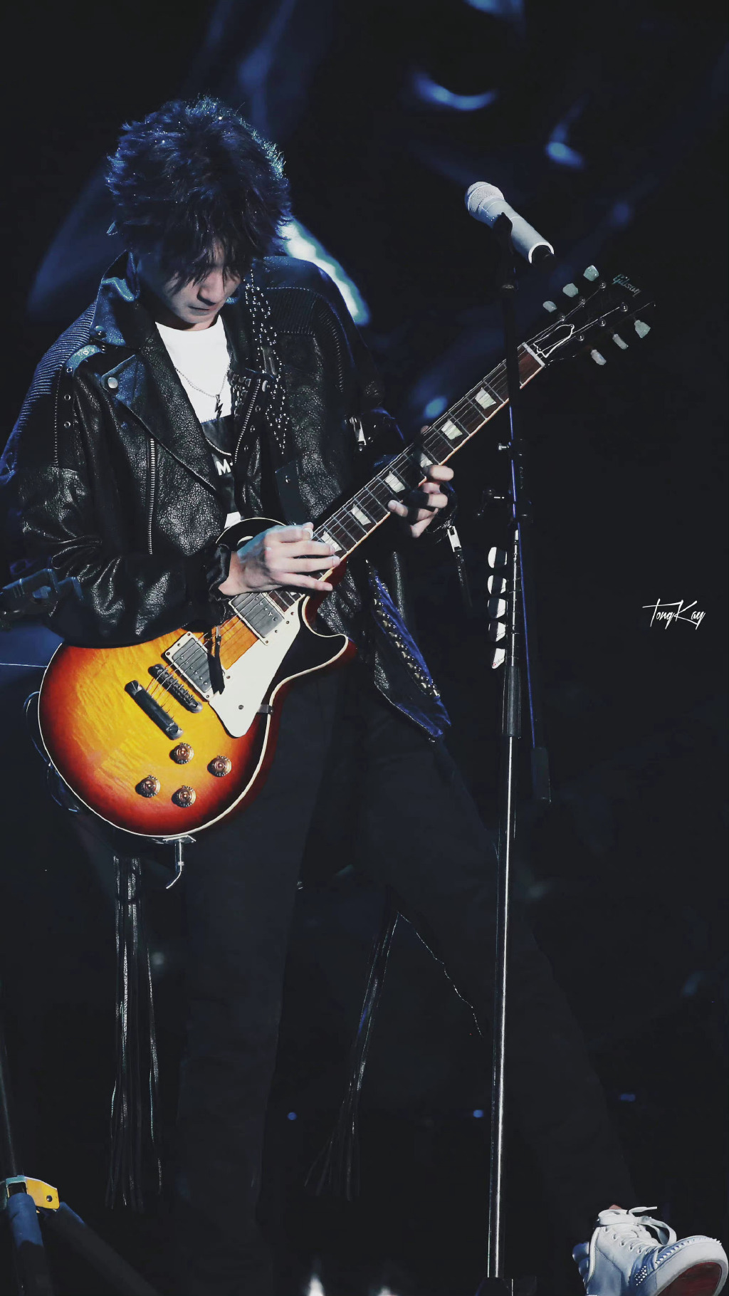 王俊凯立麦杀舞台合集:全开麦live现场往舞台上一站就撩人于无形