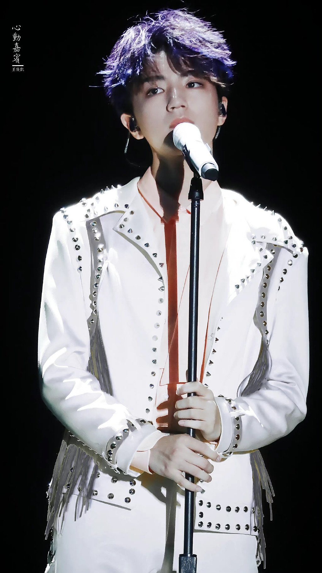 王俊凯立麦杀舞台合集:全开麦live现场往舞台上一站就撩人于无形