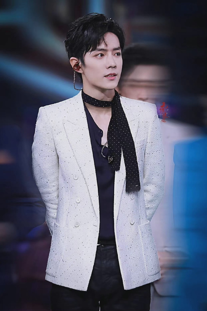 肖战上线点赞《古驰》时装秀,携手4位艺人接受邀请,一同欣赏休闲区蓝鸢梦想 - Www.slyday.coM 肖战上线点赞《古驰》时装秀,携手4位艺人接受邀请,一同欣赏休闲区蓝鸢梦想 - Www.slyday.coM