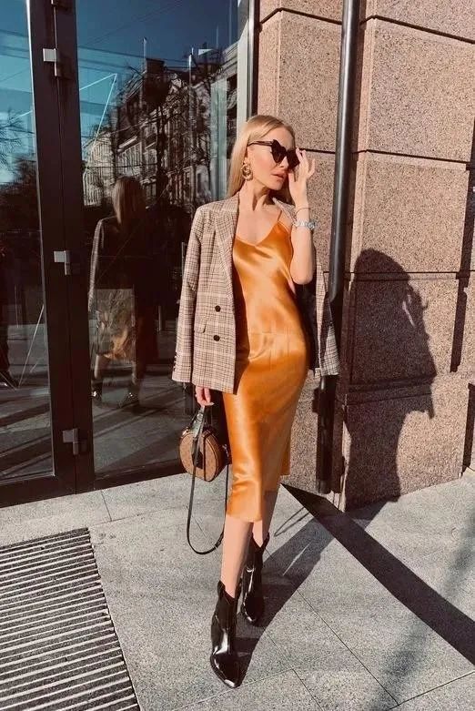 看了这些吊带裙穿搭,才知道什么叫“藏在骨子里的优雅”,太美了休闲区蓝鸢梦想 - Www.slyday.coM 看了这些吊带裙穿搭,才知道什么叫“藏在骨子里的优雅”,太美了休闲区蓝鸢梦想 - Www.slyday.coM