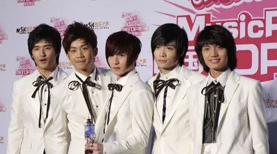 想翻红偶像鼻祖刘洲成蹭家暴热度引争议被半月谈点名批评