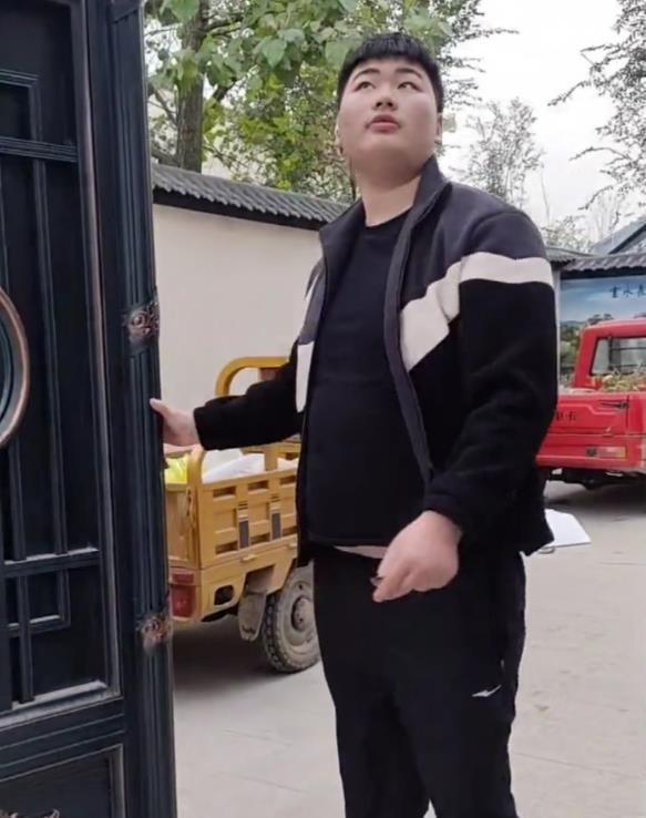 大衣哥儿媳陈萌人设反转？被曝二婚带娃，网友：难怪看得上朱小伟休闲区蓝鸢梦想 - Www.slyday.coM