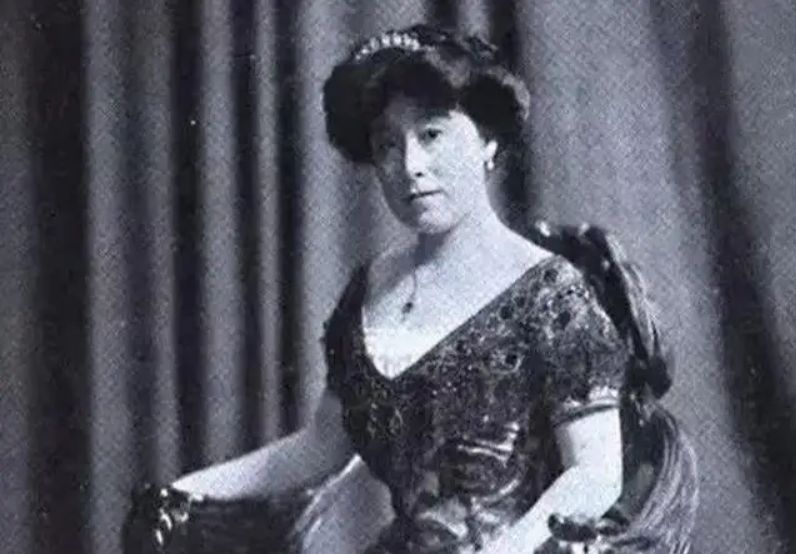 慈禧出洋相：第一次看到灯泡时大喊了2个字，至今人们仍在跟着喊休闲区蓝鸢梦想 - Www.slyday.coM