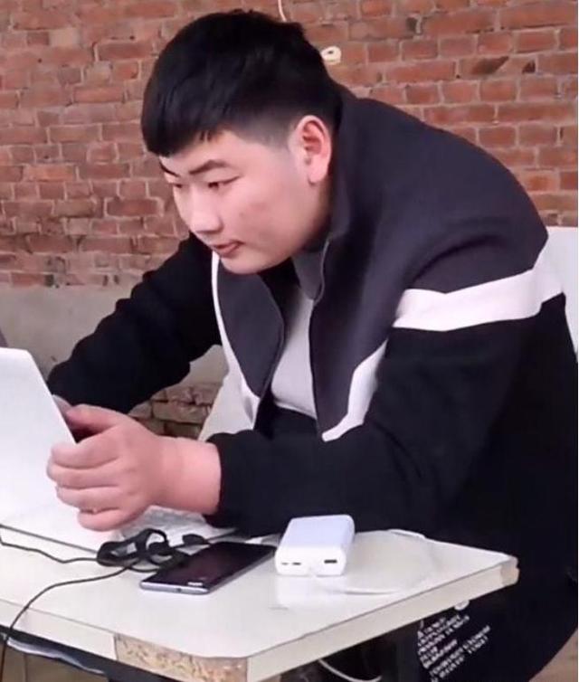 大衣哥儿媳陈萌人设反转？被曝二婚带娃，网友：难怪看得上朱小伟休闲区蓝鸢梦想 - Www.slyday.coM