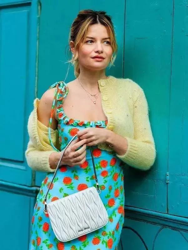 看了这些吊带裙穿搭,才知道什么叫“藏在骨子里的优雅”,太美了休闲区蓝鸢梦想 - Www.slyday.coM 看了这些吊带裙穿搭,才知道什么叫“藏在骨子里的优雅”,太美了休闲区蓝鸢梦想 - Www.slyday.coM