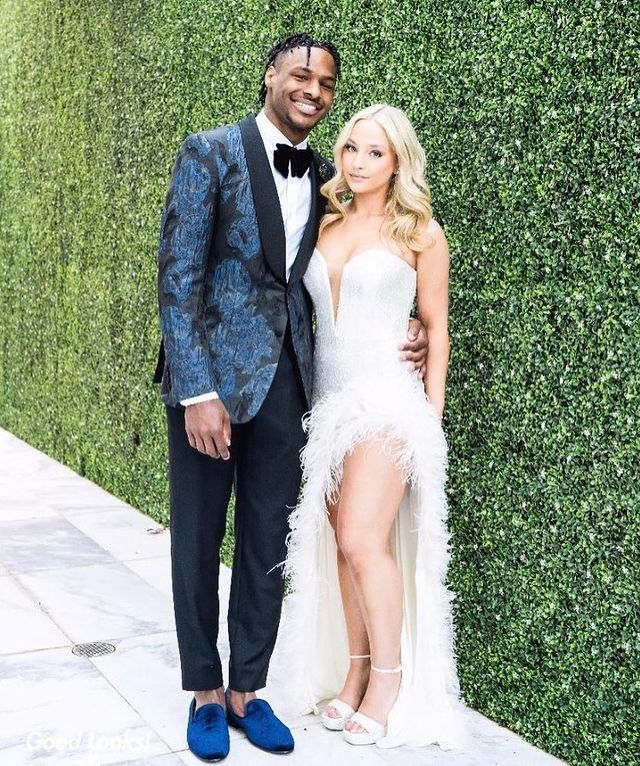 勒布朗·詹姆斯17岁儿子华丽亮相舞会，因舞伴是白人女孩，遭抨击休闲区蓝鸢梦想 - Www.slyday.coM