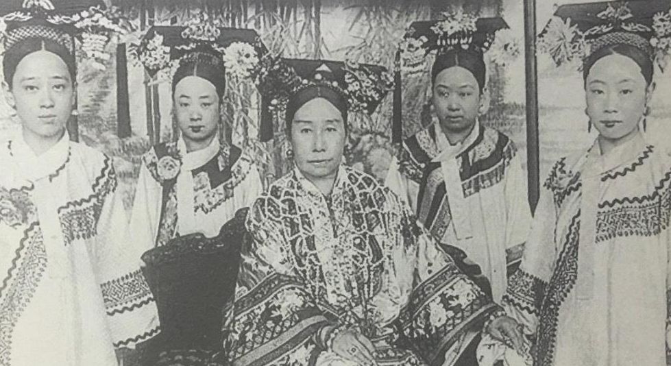 慈禧出洋相：第一次看到灯泡时大喊了2个字，至今人们仍在跟着喊休闲区蓝鸢梦想 - Www.slyday.coM