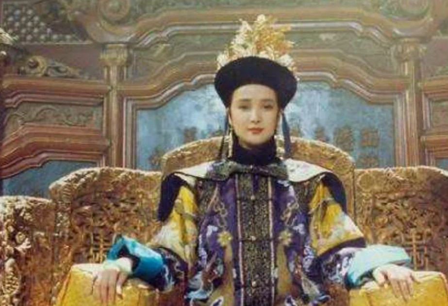 慈禧出洋相：第一次看到灯泡时大喊了2个字，至今人们仍在跟着喊休闲区蓝鸢梦想 - Www.slyday.coM