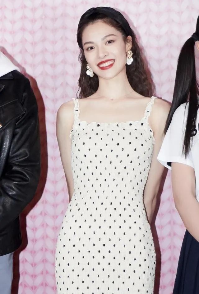 看了这些吊带裙穿搭,才知道什么叫“藏在骨子里的优雅”,太美了休闲区蓝鸢梦想 - Www.slyday.coM 看了这些吊带裙穿搭,才知道什么叫“藏在骨子里的优雅”,太美了休闲区蓝鸢梦想 - Www.slyday.coM