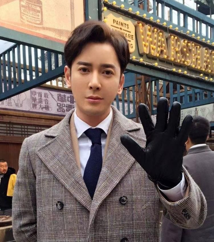 蜂巢计日可待韩栋爱国志士出镜女主角更是美若天人