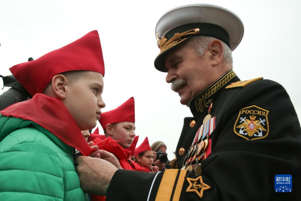 俄罗斯纪念少年先锋队成立百年---俄罗斯圣彼得堡举行少先队员入队