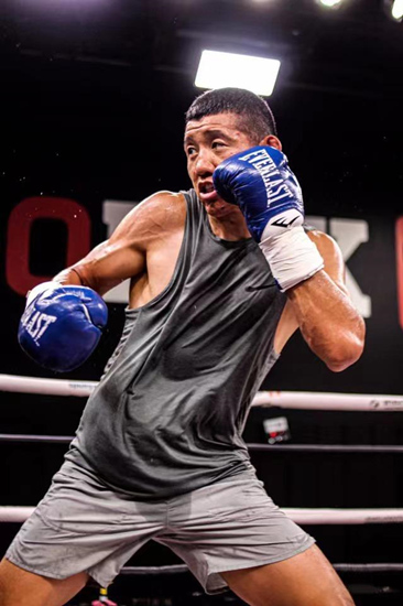 孟繁龙明日迎战前世界拳王中国职业拳击迎来最难一战