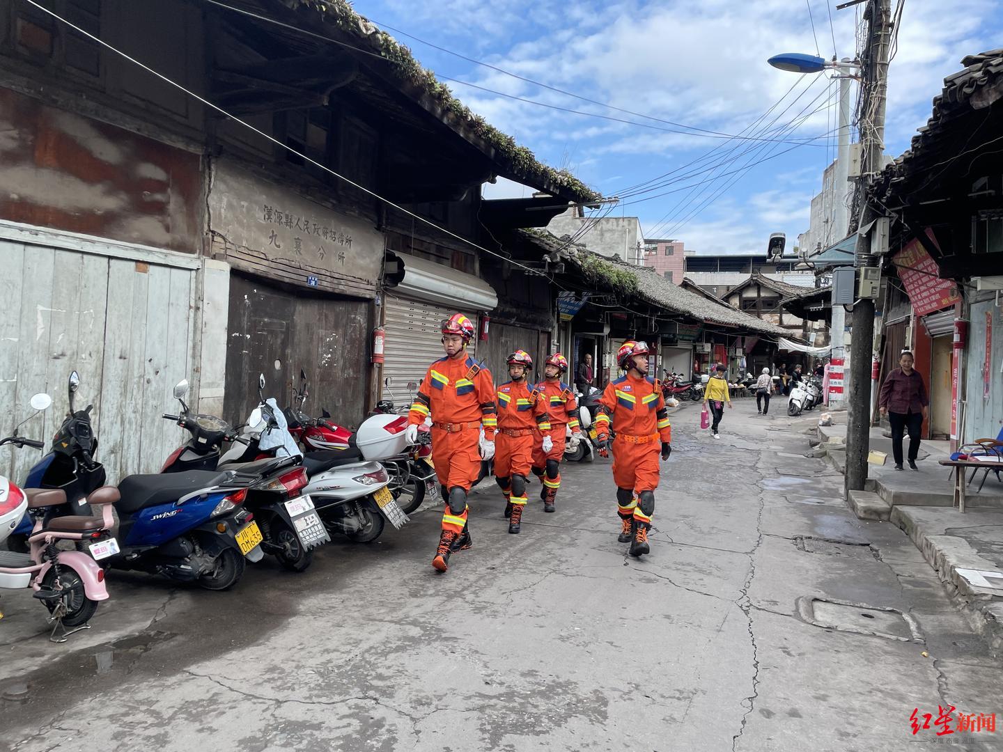 四川消防：前往震中的交通道路畅通，震中通信、电力正常