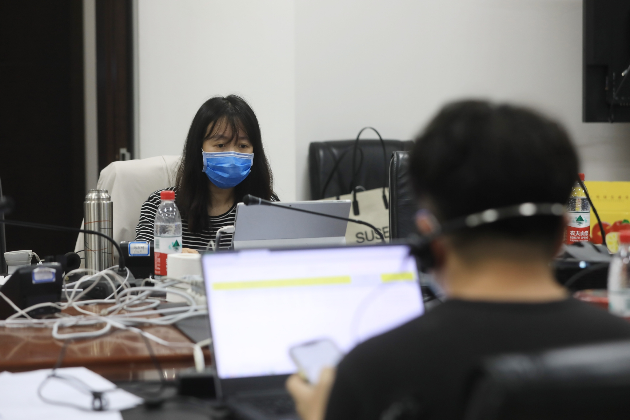 5月20日，海淀区疾控中心，工作人员在整理流调数据。新京报记者 浦峰 摄
