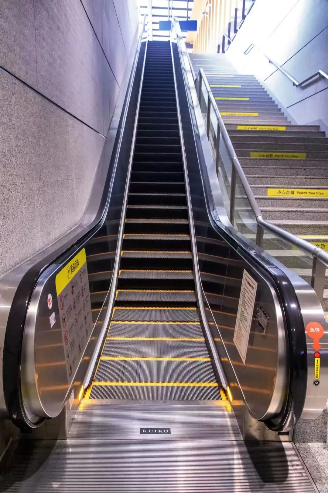 黄黄高铁通车,快客为黄梅东站提供的全部电扶梯投入使用__财经头条