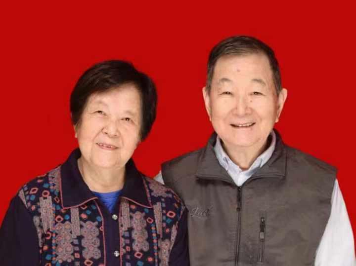 小时小店直播点520 | 叔叔阿姨用合影给大家"发糖",结婚65周年的仪式