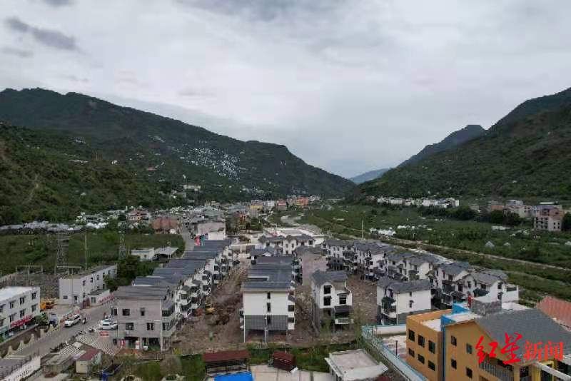 据汉源县当地官方消息,截至5月20日下午5时许,暂未接到房屋倒塌和人员