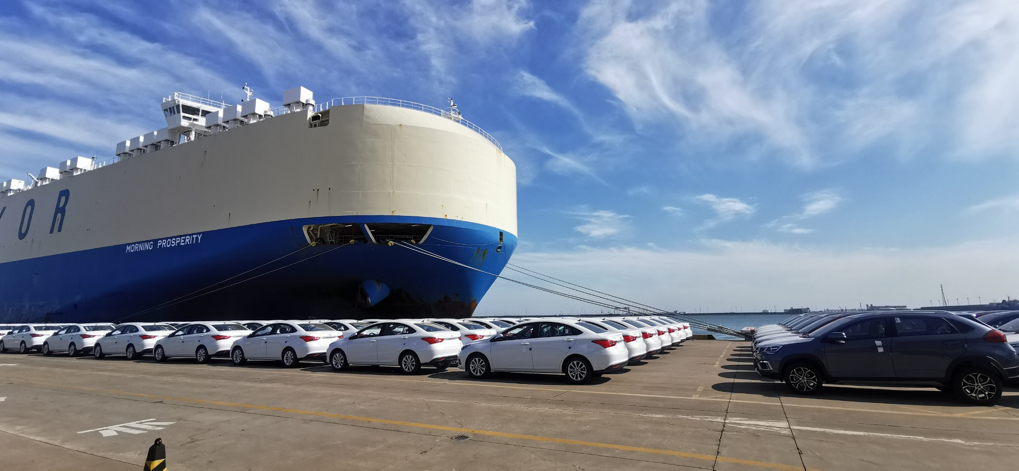 天津港2984辆国产商品车单船出口南美洲-新浪汽车