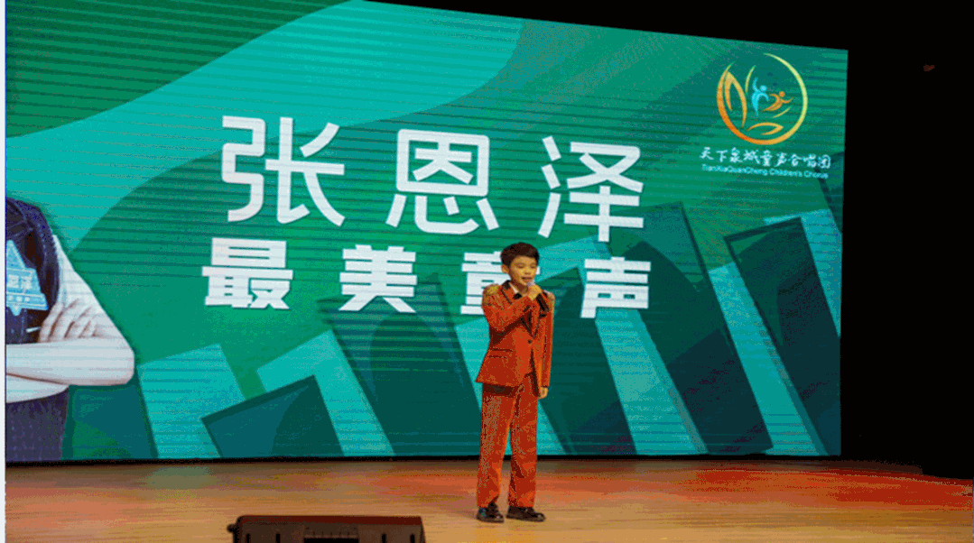 通过丰富多彩的文艺形式,亮出活力风采,展现独特个性,树立个人自信