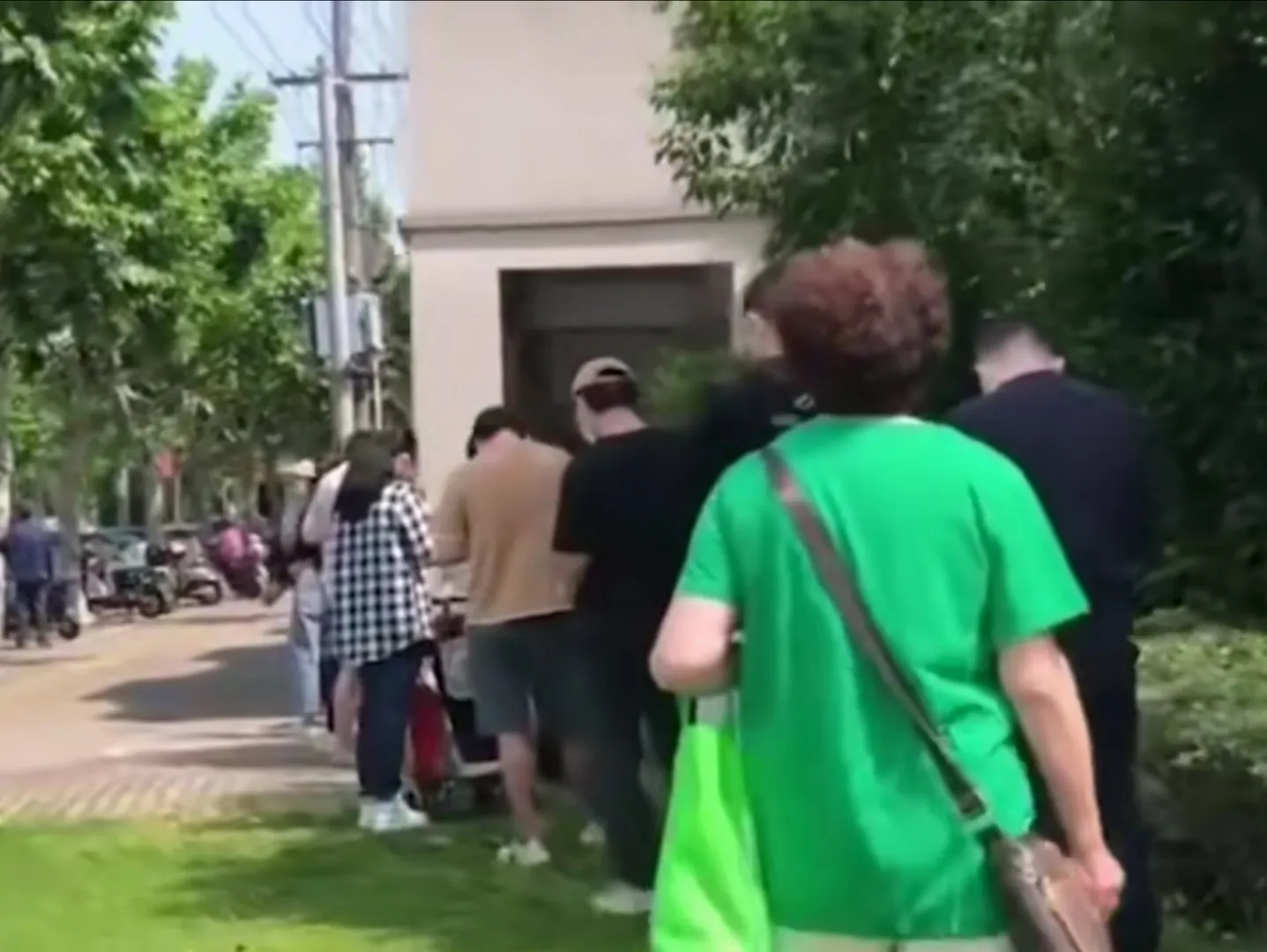 上海爸爸带着全村人的希望购物,回到家宝宝笑容消退,都是券的祸休闲区蓝鸢梦想 - Www.slyday.coM 上海爸爸带着全村人的希望购物,回到家宝宝笑容消退,都是券的祸休闲区蓝鸢梦想 - Www.slyday.coM