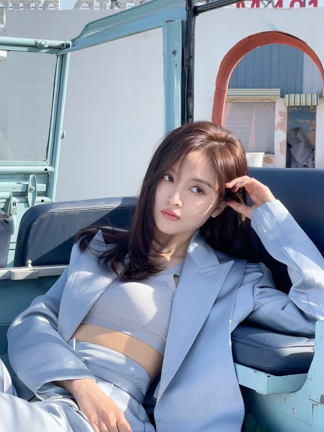 吴宣仪九宫格live图夏日海边小选