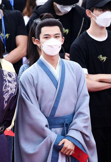 《宁安如梦》开机路透,白鹿造型温婉甜美,张凌赫王星越低调现身休闲区蓝鸢梦想 - Www.slyday.coM 《宁安如梦》开机路透,白鹿造型温婉甜美,张凌赫王星越低调现身休闲区蓝鸢梦想 - Www.slyday.coM