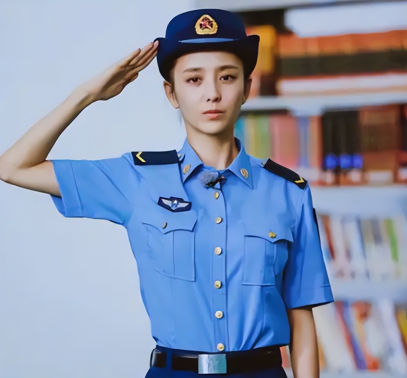 同样是军装照把林志玲和殷桃等女星放在一起看差别出来了