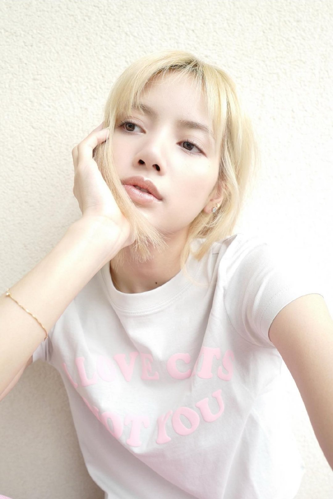 lisa金发随拍金色短发好像精致的洋娃娃真的好美状态真好