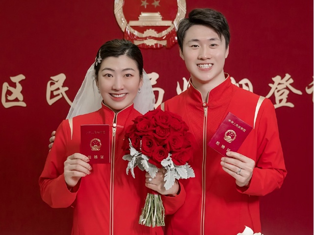 再传喜讯王心迪徐梦桃520卡点领证晒婚纱照细节满满甜哭网友