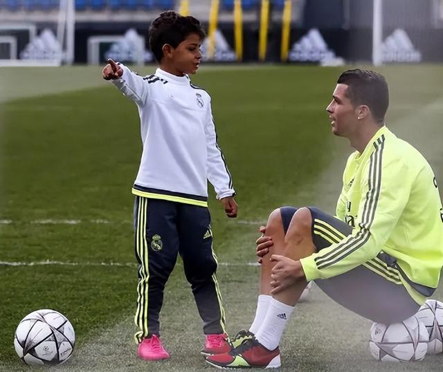 c罗大儿子有多强11岁6块腹肌23场独造75球遗传总裁气质