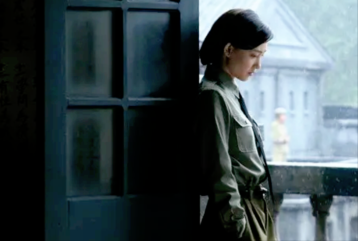 同样是军装照把林志玲和殷桃等女星放在一起看差别出来了