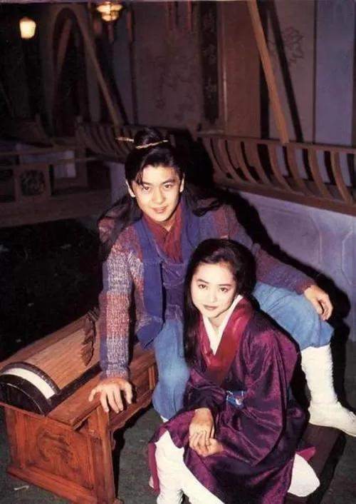 值得一提的是,因此这部戏18岁的徐若瑄对林志颖"因戏生情",但这个时候