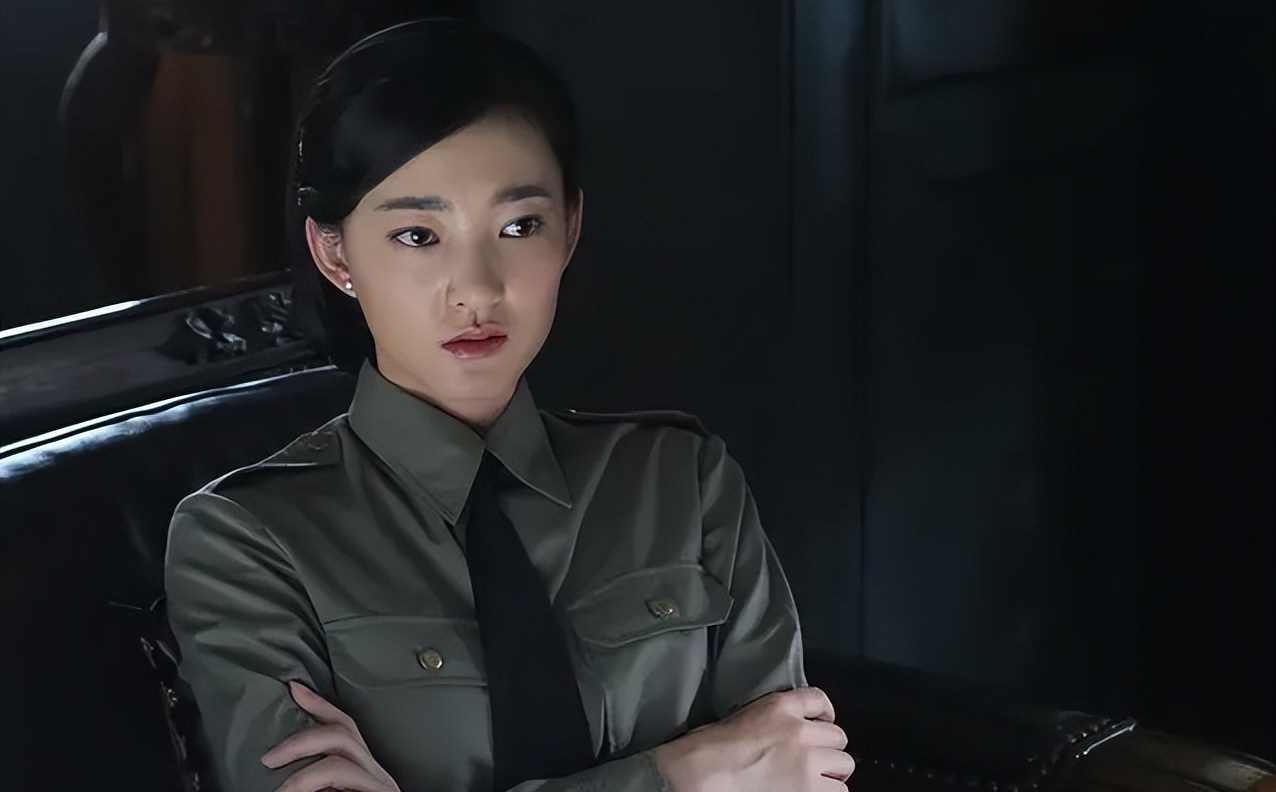 同样是军装照把林志玲和殷桃等女星放在一起看差别出来了