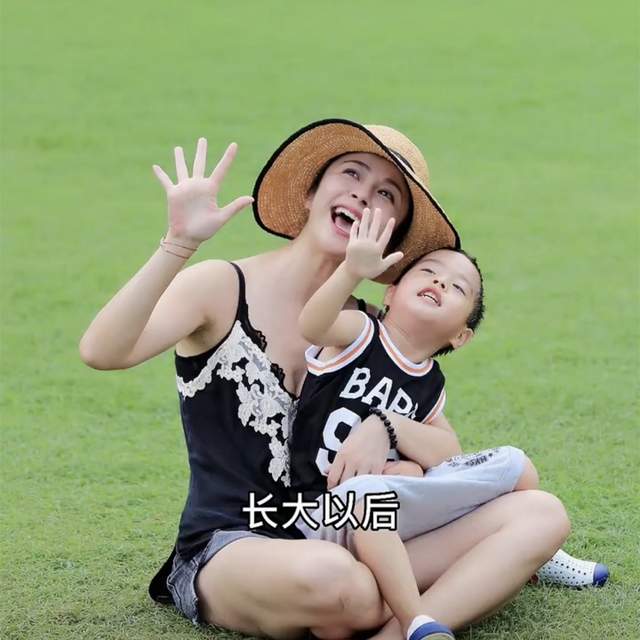 杨若兮8岁儿子520表白妈妈:我不想你当超人,希望你永远都是女孩休闲区蓝鸢梦想 - Www.slyday.coM 杨若兮8岁儿子520表白妈妈:我不想你当超人,希望你永远都是女孩休闲区蓝鸢梦想 - Www.slyday.coM