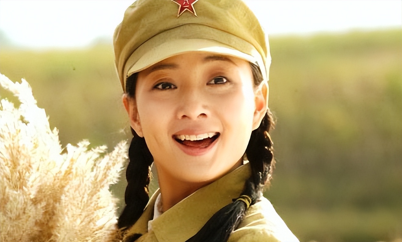同样是"军装照",把林志玲和殷桃等女星放在一起看,差别出来了