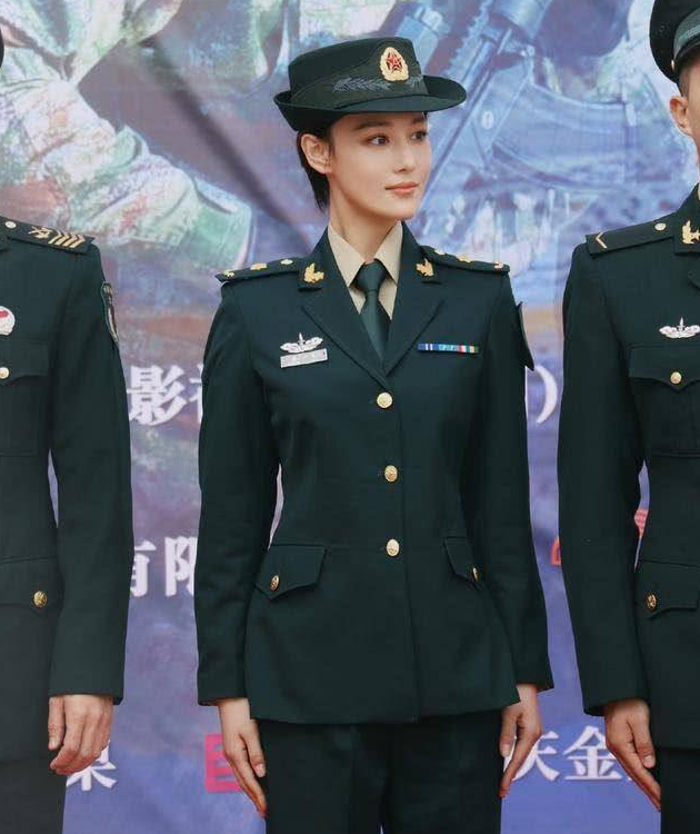 同样是军装照把林志玲和殷桃等女星放在一起看差别出来了