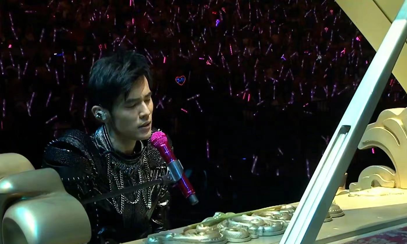 周杰伦九年前的演唱会重映，观众人数破千万，瞬间登上热搜榜第一休闲区蓝鸢梦想 - Www.slyday.coM