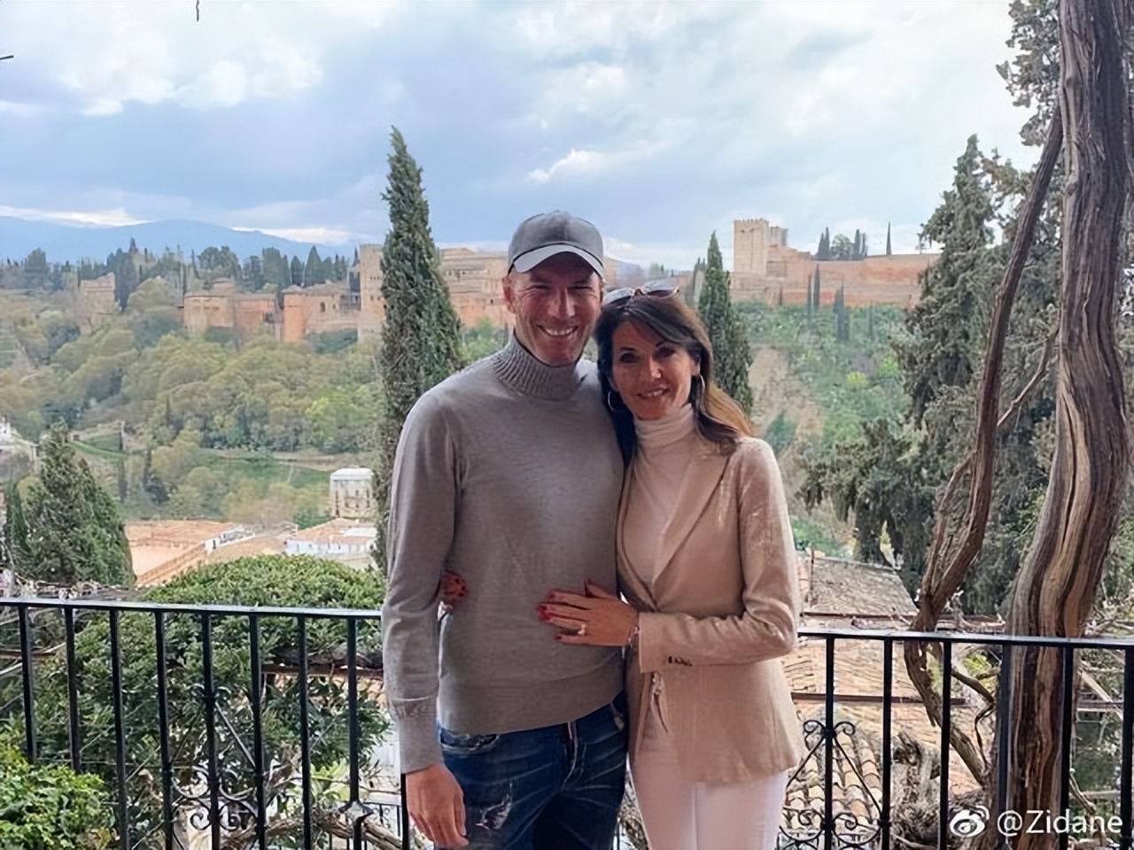 他的妻子非常漂亮,4个儿子都很不错|维罗妮卡|齐达内|升格_新浪新闻